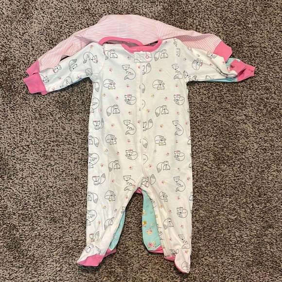 Gerber bodysuit footies - Picture 2 of 4